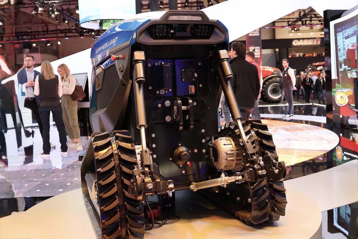 Retro di R4 Hybrid Power allo stand di New Holland ad Agritechnica 2025